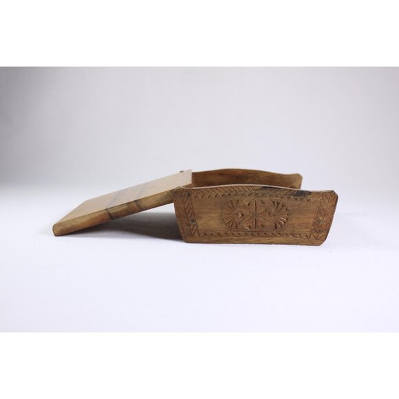 Vintage chip carved wooden card box cigarette box, home office desk tidy - Picture 9 of 10